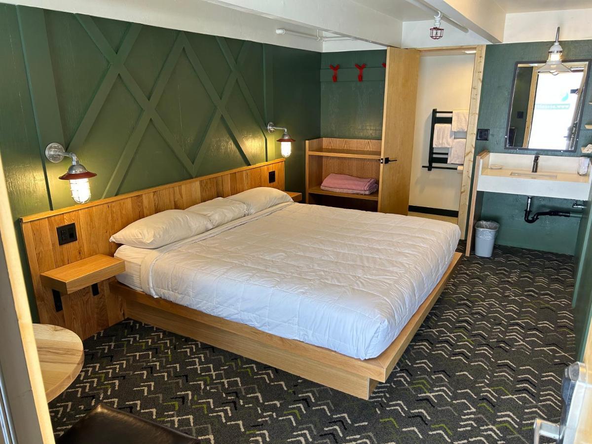 King Room with Private Bathroom,1551369706:JPEG
